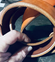 Laden Sie das Bild in den Galerie-Viewer, Gürtelriemen „The Giant“ Gürtel 6,5mm