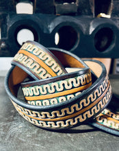 Laden Sie das Bild in den Galerie-Viewer, Exklusiver Gürtel !Einzelstück! Wellen Gürtel