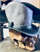 Laden Sie das Bild in den Galerie-Viewer, Zylinder Hut !EINZELSTÜCK! &quot;der Schräge
