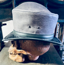 Laden Sie das Bild in den Galerie-Viewer, Zylinder Hut !EINZELSTÜCK! &quot;der Schräge