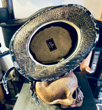 Laden Sie das Bild in den Galerie-Viewer, Zylinder Hut !EINZELSTÜCK! &quot;WILDER WATZ&quot;