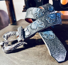 Laden Sie das Bild in den Galerie-Viewer, Exklusiver Gürtel !Einzelstück! Totenkopf Gürtelriemen