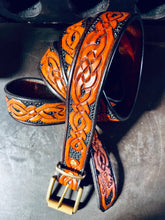 Laden Sie das Bild in den Galerie-Viewer, Exklusiver Gürtel !Einzelstück! Celtic Bullenleder Gürtelriemen
