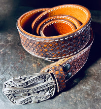 Laden Sie das Bild in den Galerie-Viewer, Exklusiver Gürtel !Einzelstück! Korbgeflecht mit Skulls Gürtelriemen