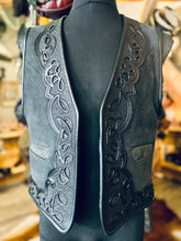 Laden Sie das Bild in den Galerie-Viewer, Lederweste !Einzelstück! &quot;Poseidon Tribal&quot; Wasserbüffel
