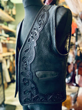 Laden Sie das Bild in den Galerie-Viewer, Lederweste !Einzelstück! &quot;Poseidon Tribal&quot; Wasserbüffel