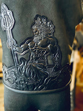 Laden Sie das Bild in den Galerie-Viewer, Lederweste !Einzelstück! &quot;Poseidon Tribal&quot; Wasserbüffel