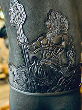 Laden Sie das Bild in den Galerie-Viewer, Lederweste !Einzelstück! &quot;Poseidon Tribal&quot; Wasserbüffel