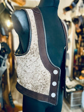 Laden Sie das Bild in den Galerie-Viewer, Lederweste !Einzelstück! &quot;Hirschleder&quot;