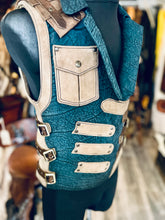 Laden Sie das Bild in den Galerie-Viewer, Lederweste !Einzelstück! &quot;Die Besondere&quot;