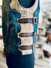 Laden Sie das Bild in den Galerie-Viewer, Lederweste !Einzelstück! &quot;Die Besondere&quot;