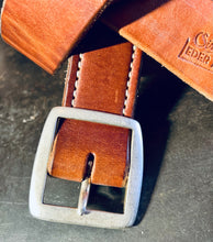 Laden Sie das Bild in den Galerie-Viewer, Gürtel „Kernleder“ 5,5mm starker Gürtelriemen