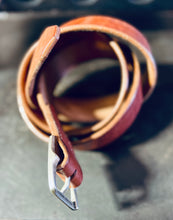 Laden Sie das Bild in den Galerie-Viewer, Gürtel „Kernleder“ 5,5mm starker Gürtelriemen